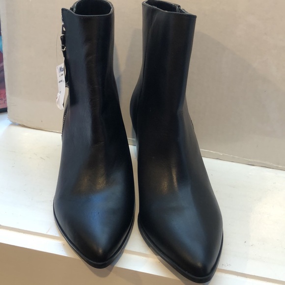 BRAND NEW MICHAEL KORS BLACK LEATHER BOOTIES W/TAGS - Picture 7 of 9